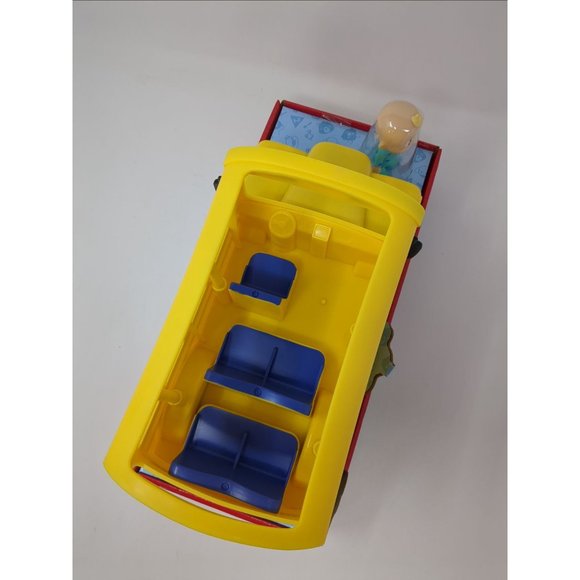 CoComelon Official Musical Yellow School Bus, Plays ‘Wheels on The Bus' Song - Picture 5 of 7